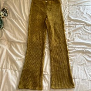 woman’s billabong stretchy corduroy straight leg pants